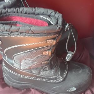 North Face Big kids size 7 snow/ski boots